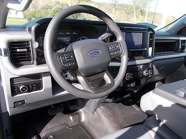 2024 Ford F-350 Super Duty Chassis Cab XL - Photo 11