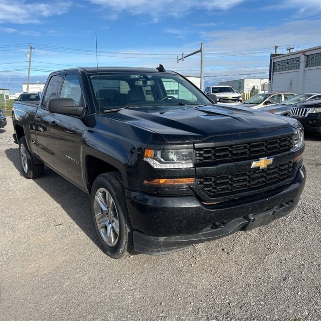 2018 Chevrolet Silverado 1500 Custom photo 3