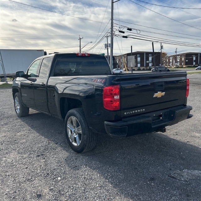 2018 Chevrolet Silverado 1500 Custom photo 4