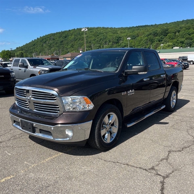 2017 RAM 1500 Big Horn 4x4 Crew Cab 5'7's photo