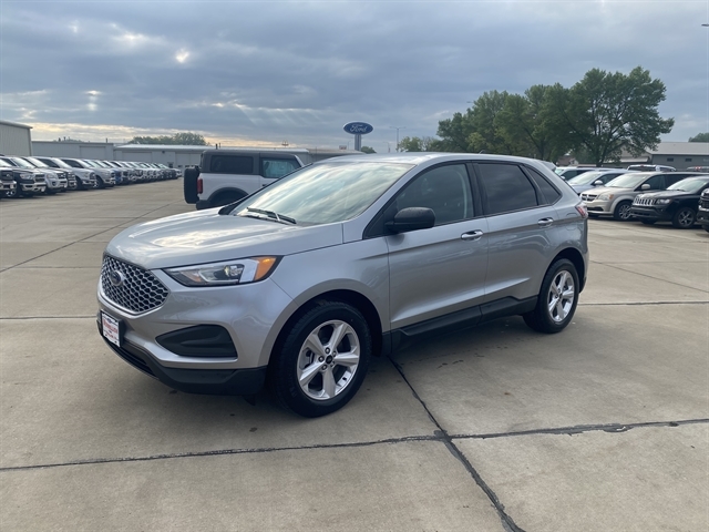 Used 2024 Ford Edge SE with VIN 2FMPK4G96RBA43107 for sale in Vermillion, SD