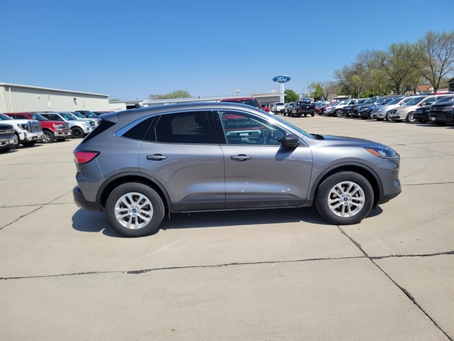 Used 2022 Ford Escape SE with VIN 1FMCU9G6XNUA30182 for sale in Vermillion, SD
