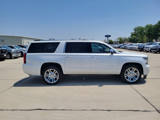 Used 2020 Chevrolet Suburban Premier with VIN 1GNSKJKJ5LR135433 for sale in Vermillion, SD