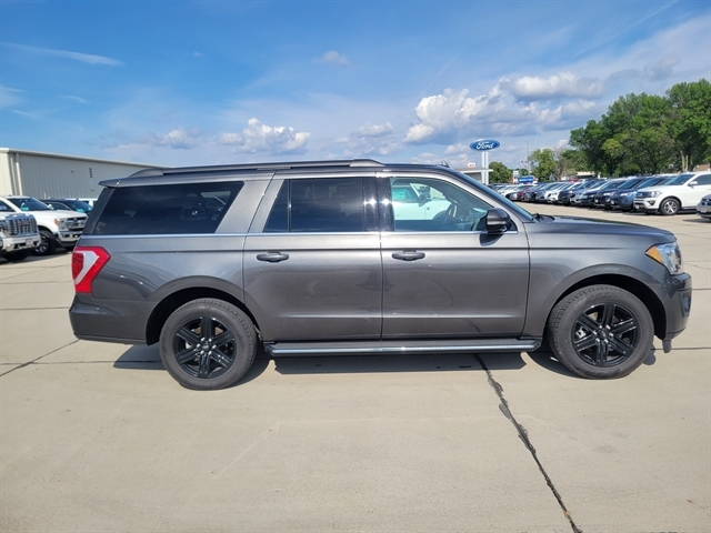 Used 2021 Ford Expedition XLT with VIN 1FMJK1JT3MEA67080 for sale in Vermillion, SD