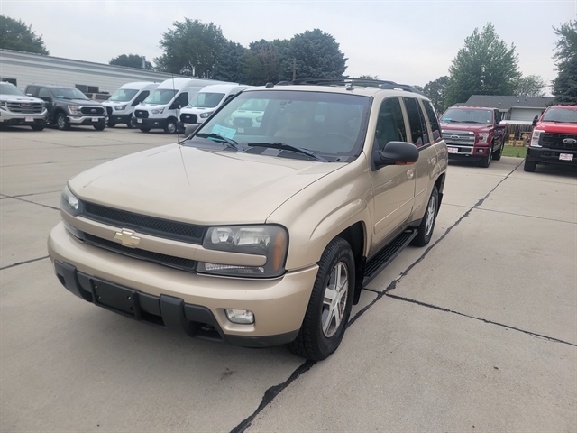 Used 2005 Chevrolet TrailBlazer LT with VIN 1GNDT13SX52302345 for sale in Vermillion, SD