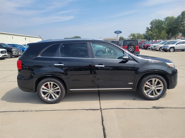 Used 2015 Kia Sorento Limited with VIN 5XYKWDA77FG621183 for sale in Vermillion, SD