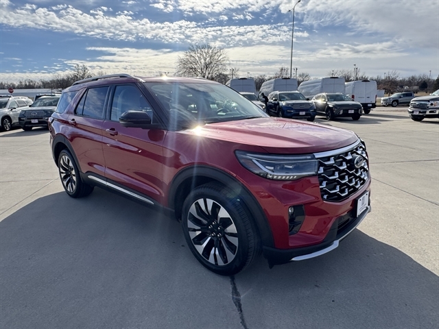 2025 Ford Explorer Platinum's photo