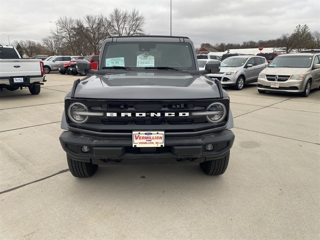2024 Ford Bronco Outer Banks photo 3