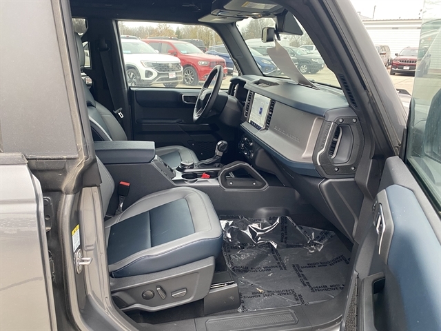 2024 Ford Bronco Outer Banks photo 4
