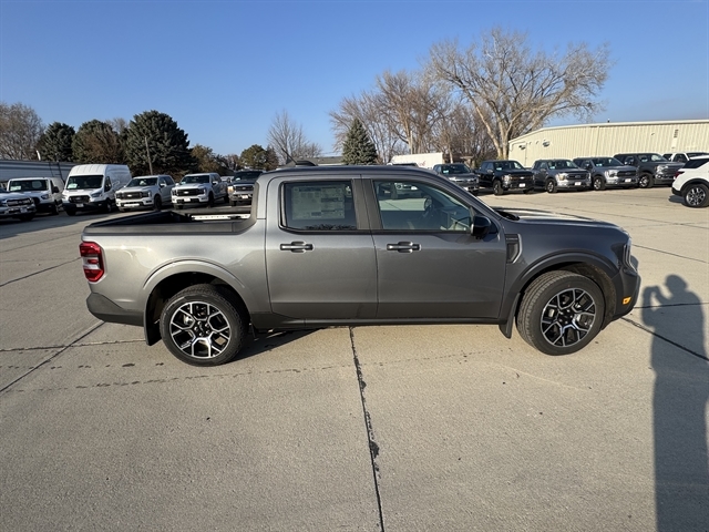 2025 Ford Maverick Lariat photo 2