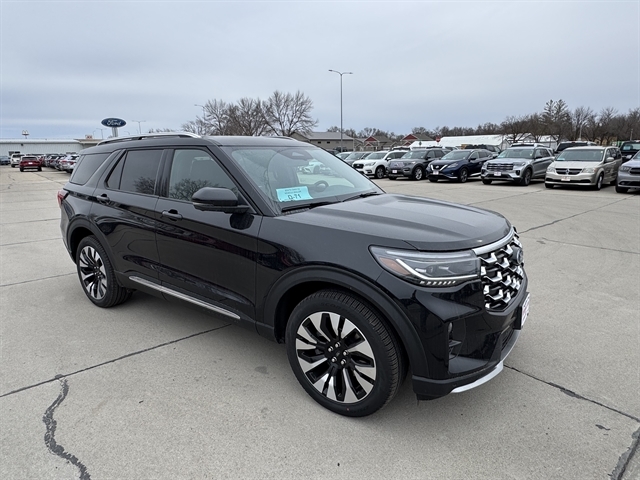 2026 Ford Explorer Platinum's photo