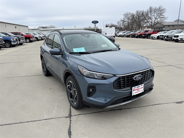 2026 Ford Escape Base's photo