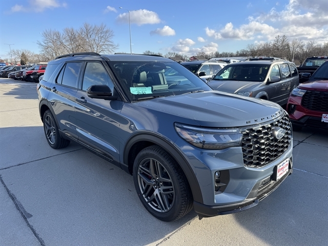 2026 Ford Explorer ST-Line - Photo 2