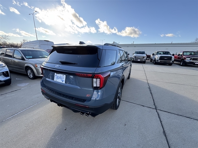 2026 Ford Explorer ST - Photo 2