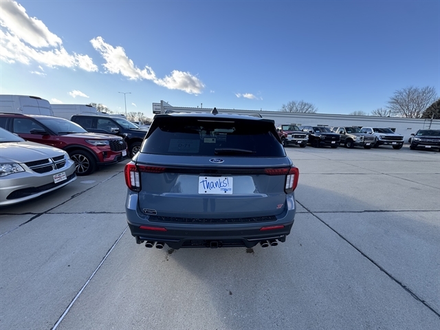 2026 Ford Explorer ST - Photo 3