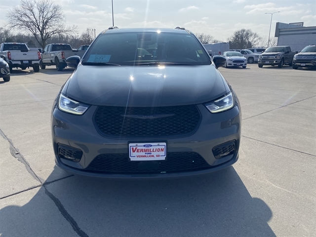 2025 Chrysler Pacifica Limited's photo