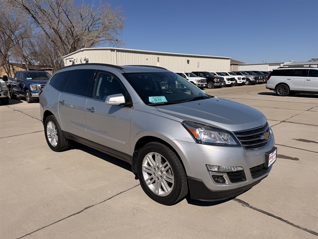 Used 2018 Chevrolet Traverse LS with VIN 1GNEVFKW8JJ185123 for sale in Vermillion, SD