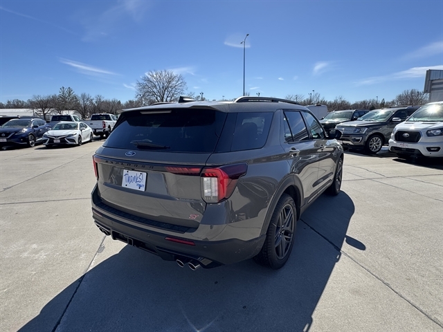2026 Ford Explorer ST 4WD's photo