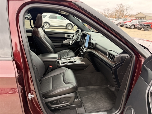 2022 Ford Explorer Platinum 4WD's photo