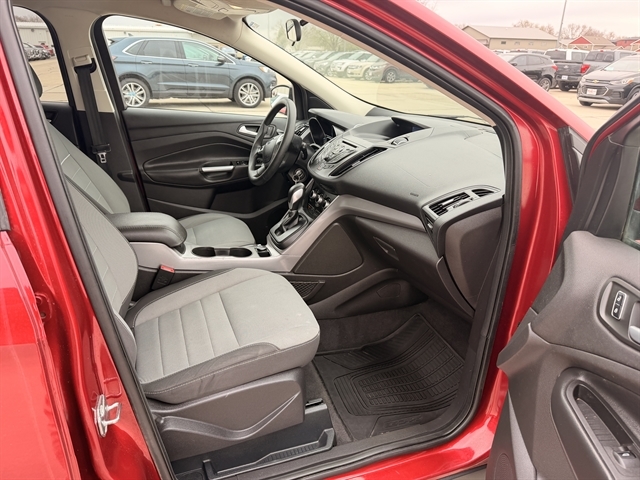Used 2015 Ford Escape SE with VIN 1FMCU9GX0FUA43405 for sale in Vermillion, SD