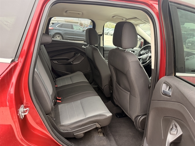 Used 2015 Ford Escape SE with VIN 1FMCU9GX0FUA43405 for sale in Vermillion, SD