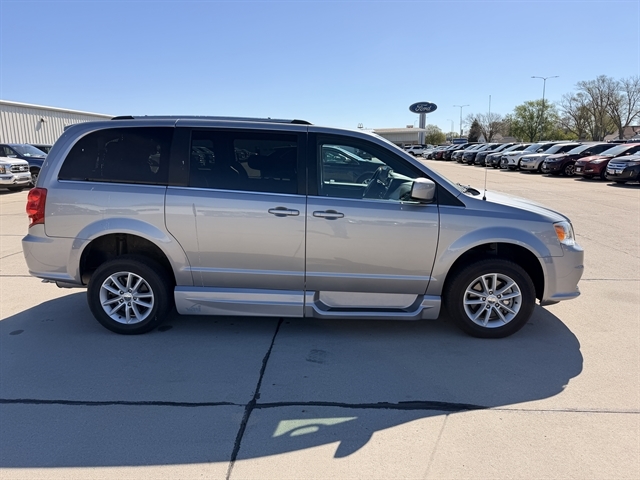 2019 Dodge Grand Caravan SXT's photo