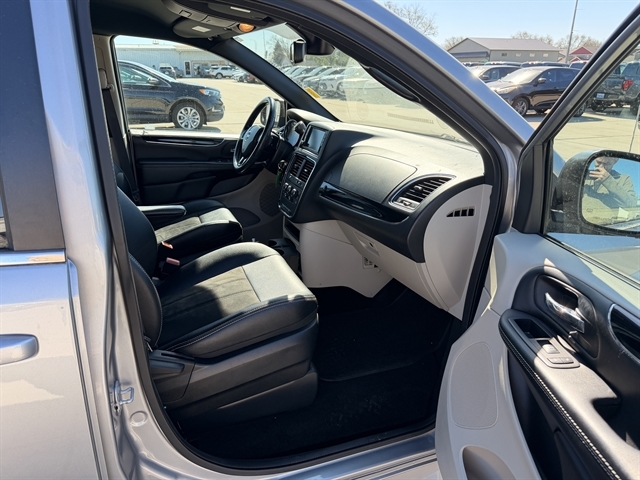 2019 Dodge Grand Caravan SXT's photo