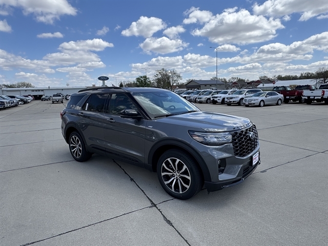 2026 Ford Explorer ST-LINE 4WD's photo