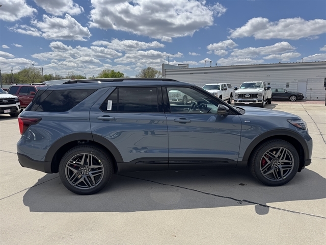 2026 Ford Explorer ST-LINE 4WD's photo