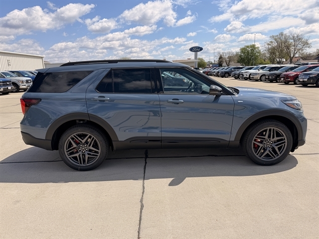 2026 Ford Explorer ST-LINE 4WD's photo