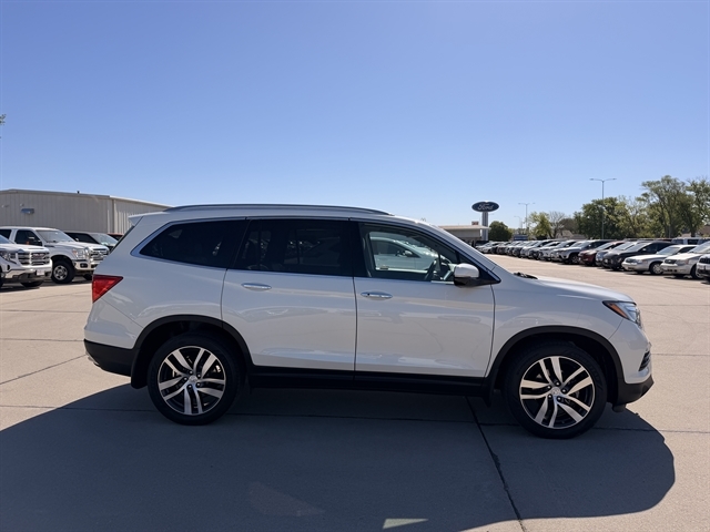 2018 Honda Pilot 4WD Elite's photo
