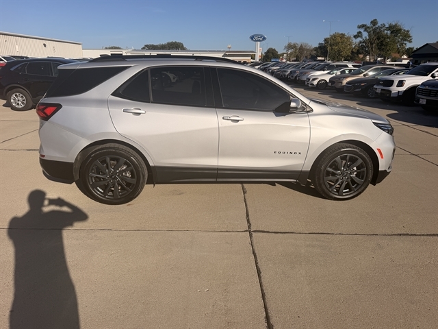 Used 2022 Chevrolet Equinox RS with VIN 2GNAXMEV8N6124017 for sale in Vermillion, SD