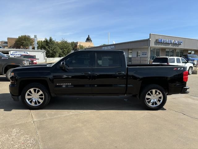 Used 2018 Chevrolet Silverado 1500 LT with VIN 3GCUKREC2JG272470 for sale in Pierre, SD