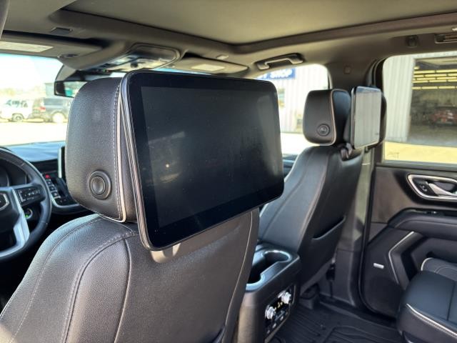 2023 GMC Yukon XL SLT - Photo 2