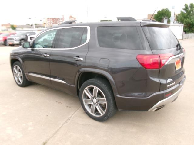 2017 GMC Acadia Denali - Photo 4