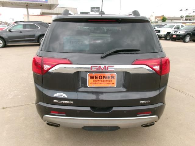 2017 GMC Acadia Denali - Photo 5
