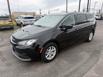 2020 CHRYSLER VOYAGER