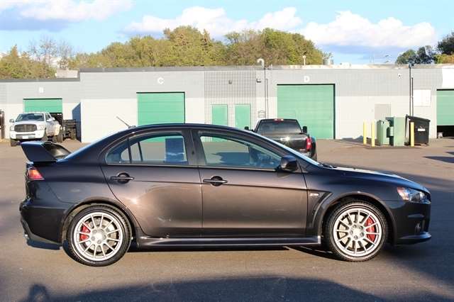 2010 Mitsubishi Lancer Evolution MR photo 45