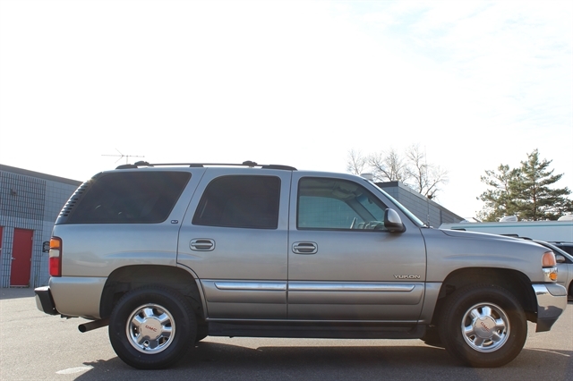 2002 GMC Yukon SLE photo 32