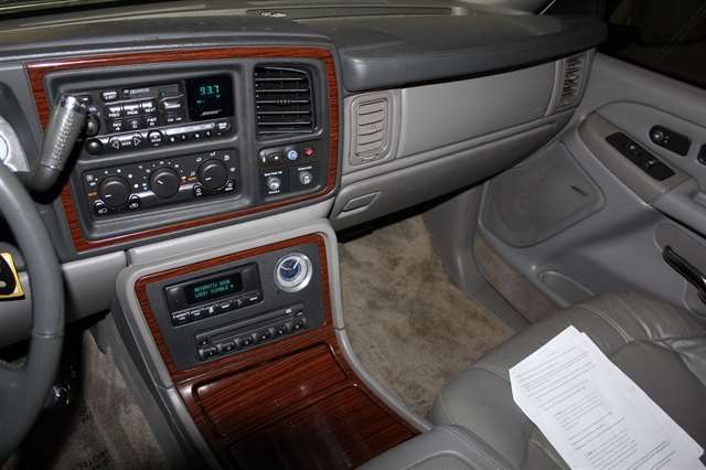 2002 Cadillac Escalade Base photo 11