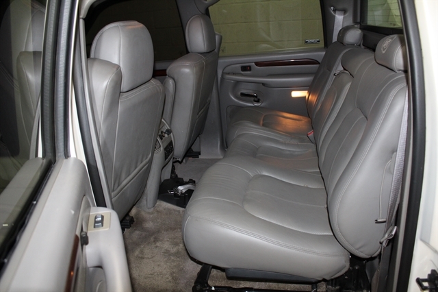 2002 Cadillac Escalade Base photo 26