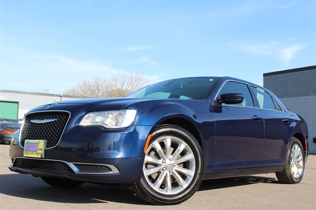 2017 Chrysler 300 Limited