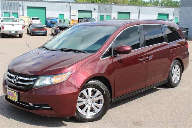 2016 Honda Odyssey SE's photo