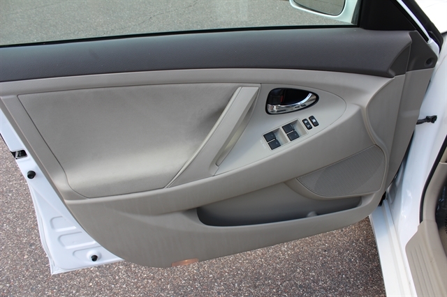 2011 Toyota Camry LE - Photo 6