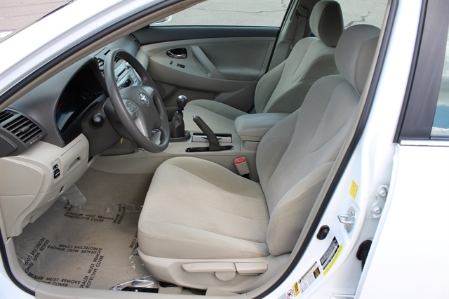 2011 Toyota Camry LE - Photo 7