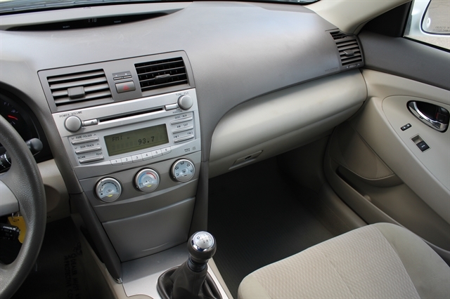 2011 Toyota Camry LE - Photo 8