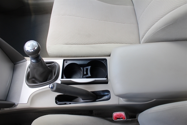 2011 Toyota Camry LE - Photo 12