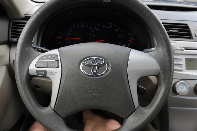 2011 Toyota Camry LE - Photo 13
