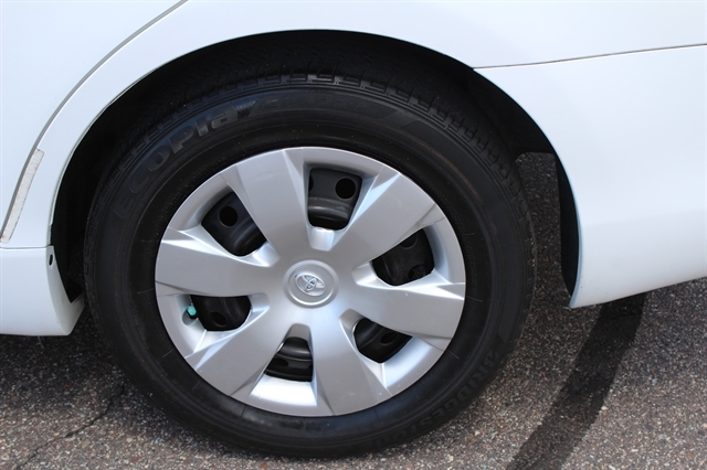 2011 Toyota Camry LE - Photo 20