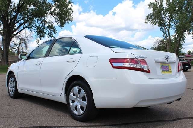 2011 Toyota Camry LE - Photo 21